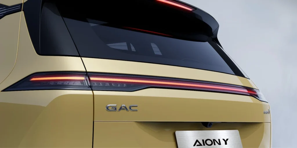 GAC estreia no Festival de Interlagos com linha elétrica completa e preços a partir de R$ 169.990 16 Detalhe das lanternas traseiras em LED do GAC AION Y