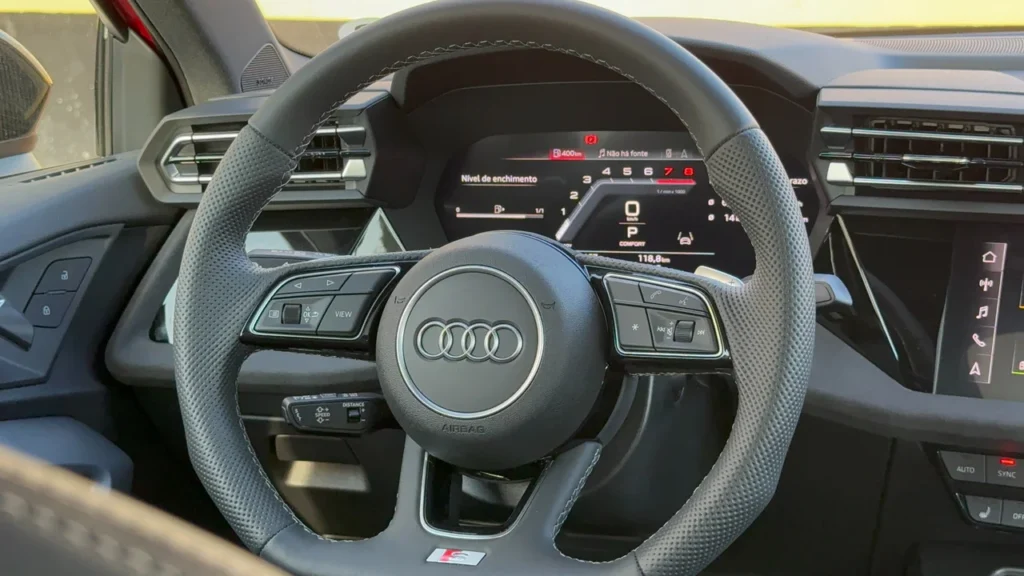 Audi A3 Sedan Performance Black: esportividade e refinamento na medida certa 13 Volante do Audi A3 Sedan Performance Black