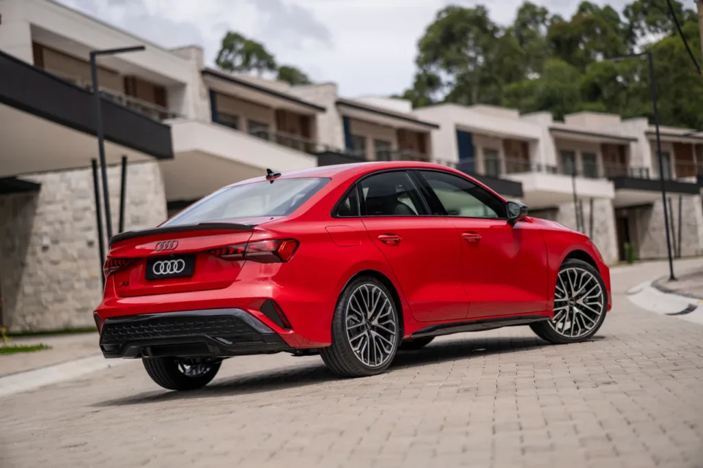 Audi A3 Sedan Performance Black: esportividade e refinamento na medida certa 2 Traseira do Audi A3 Sedan Performance Black
