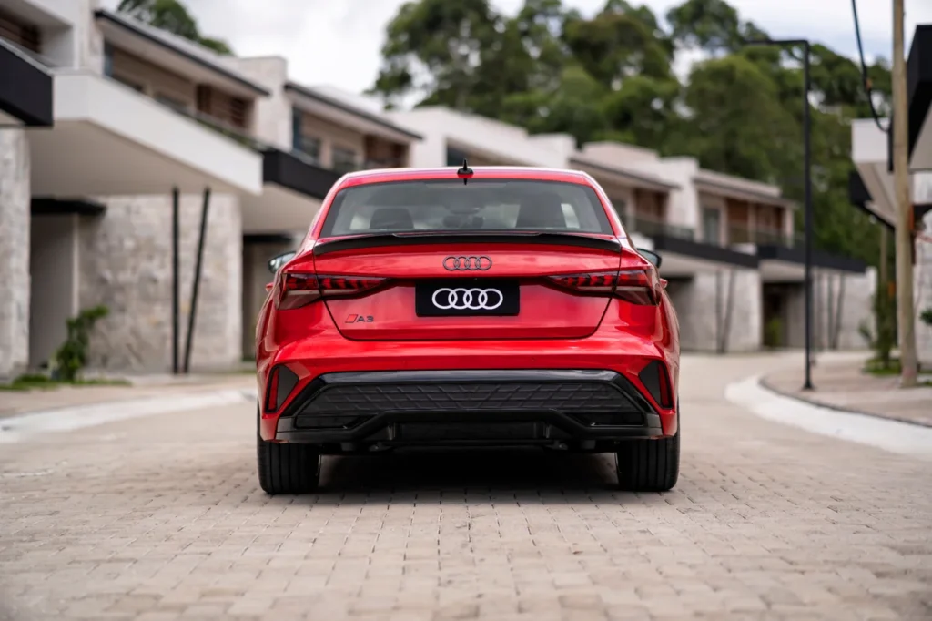 Audi A3 Sedan Performance Black: esportividade e refinamento na medida certa 19 Traseira do Audi A3 Sedan Performance Black