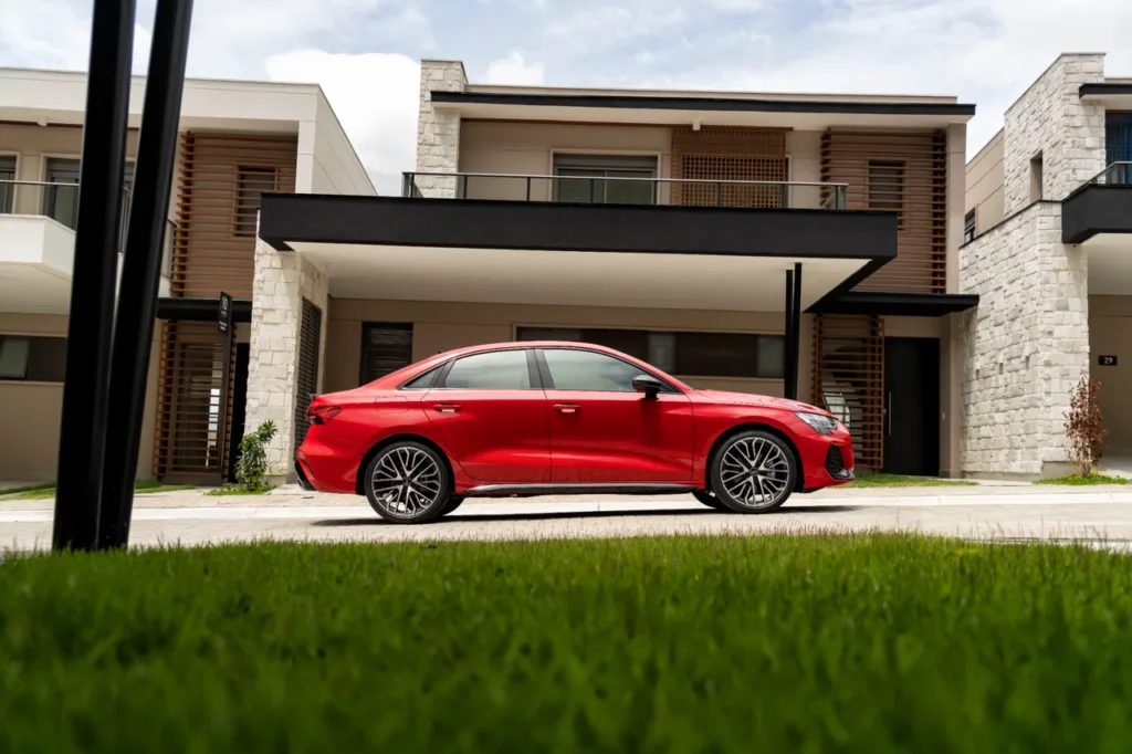 Audi A3 Sedan Performance Black: esportividade e refinamento na medida certa 18 Lateral do Audi A3 Sedan Performance Black