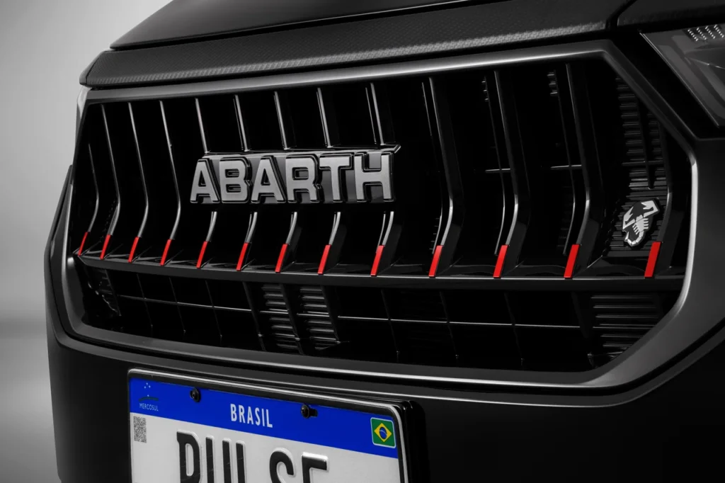 Novo Pulse Abarth 2026 estreia com nova dianteira, teto solar e preço de R$ 157.990 2 Nova grade do Fiat Pulse Abarth 2026