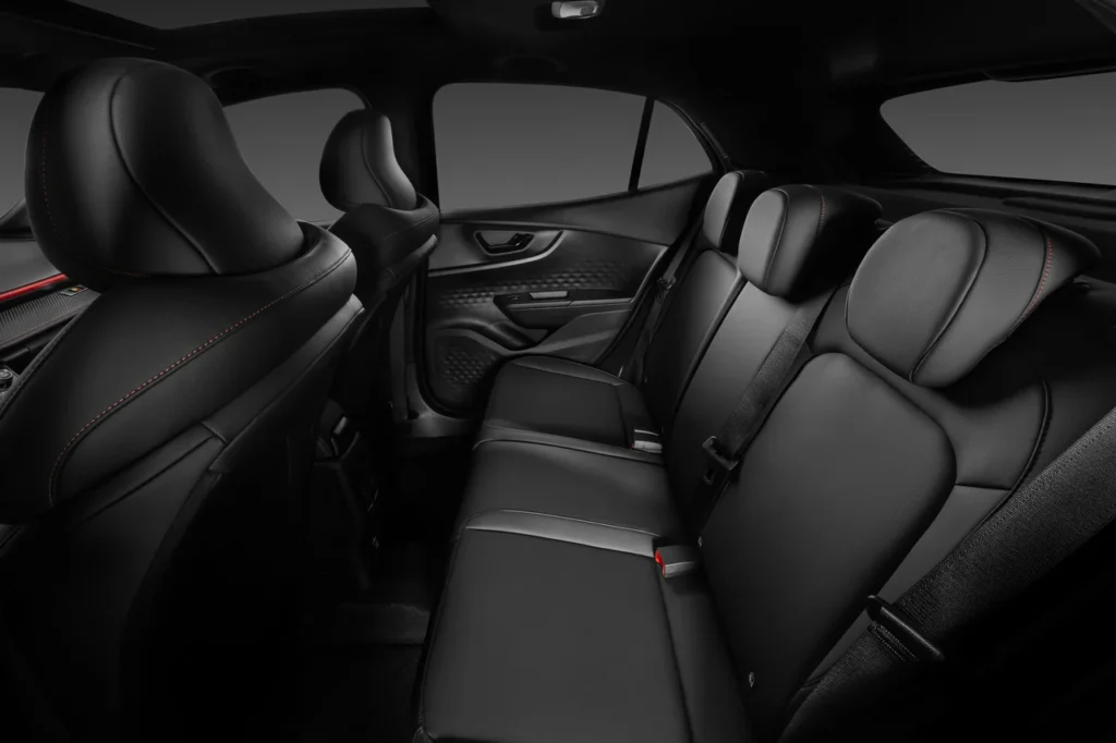 Novo Pulse Abarth 2026 estreia com nova dianteira, teto solar e preço de R$ 157.990 11 Bancos traseiros do Fiat Pulse Abarth 2026