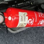 Extintor de incêndio pode voltar a ser obrigatório em carros?