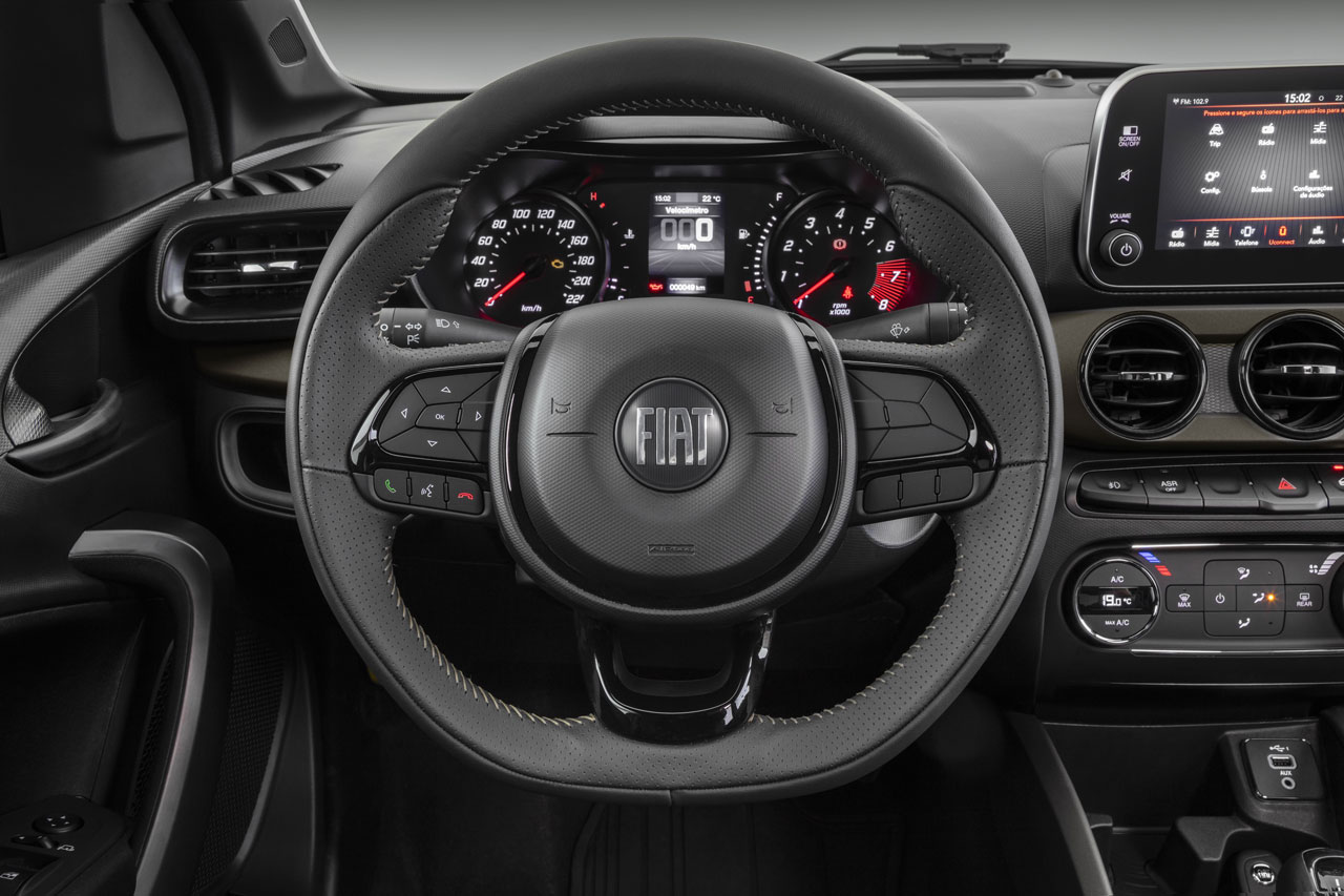 Fiat Cronos 2022 agora só vem com motorização 1.3 e câmbio manual Interior do Cronos S Design