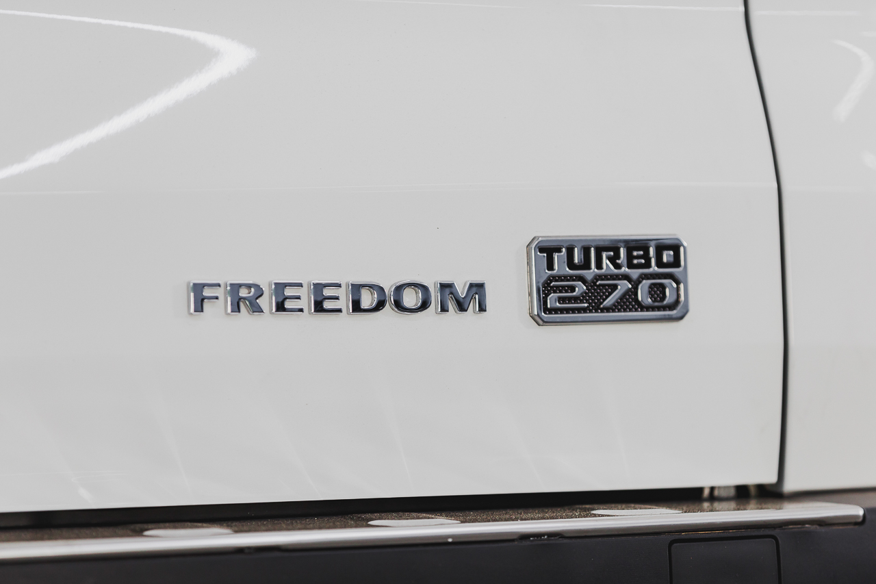 nova fiat toro logo turbo 270