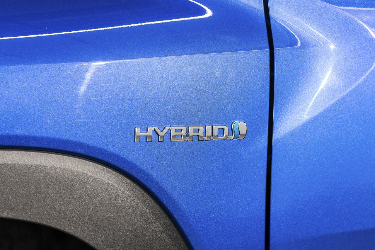 toyota corolla cross hibrido versao xrx azul netuno - logo Hybrid