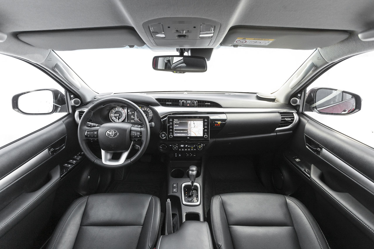Toyota Hilux SRX - interior completo
