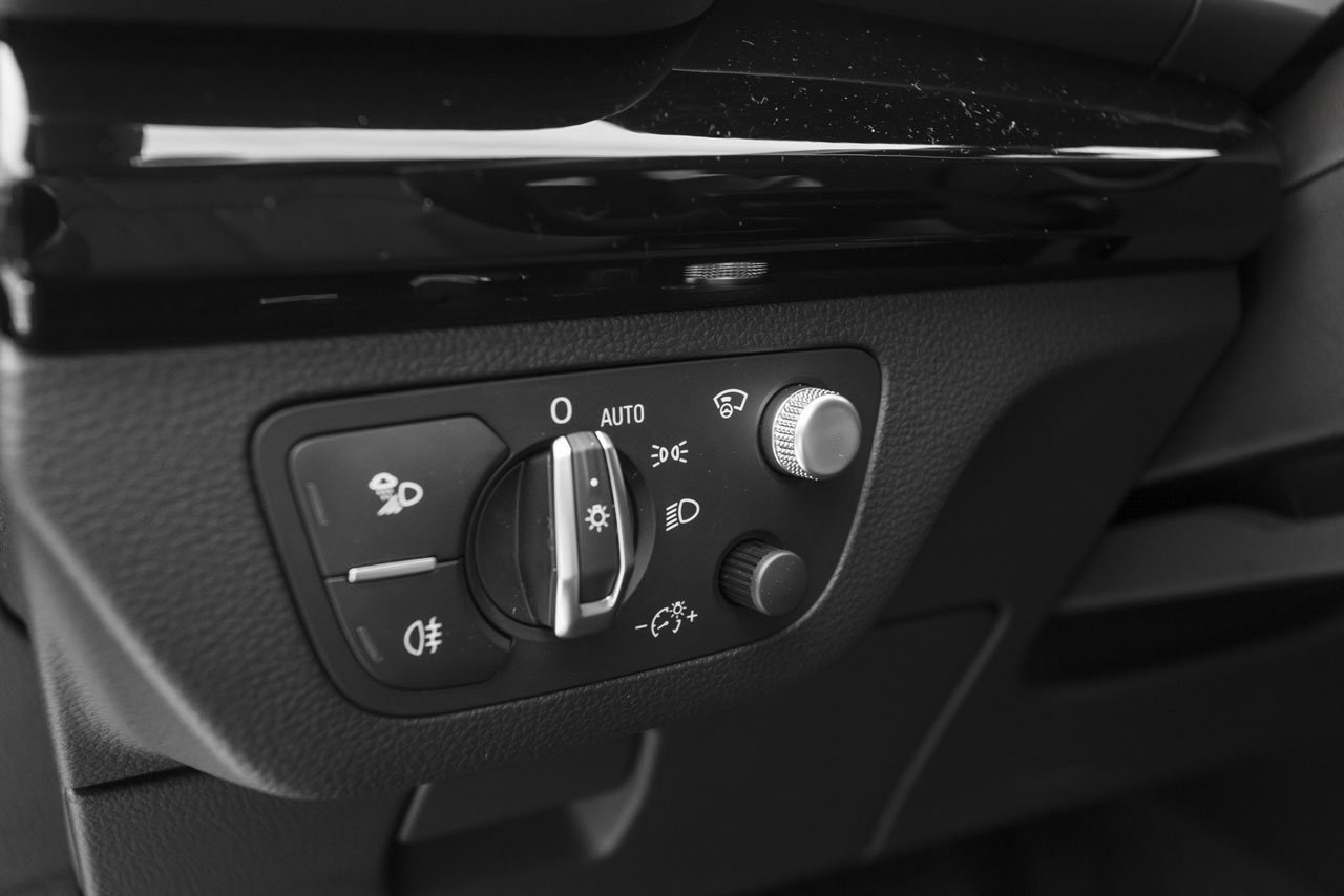 Audi Q5 Sportback - botões de regulagem dos faróis