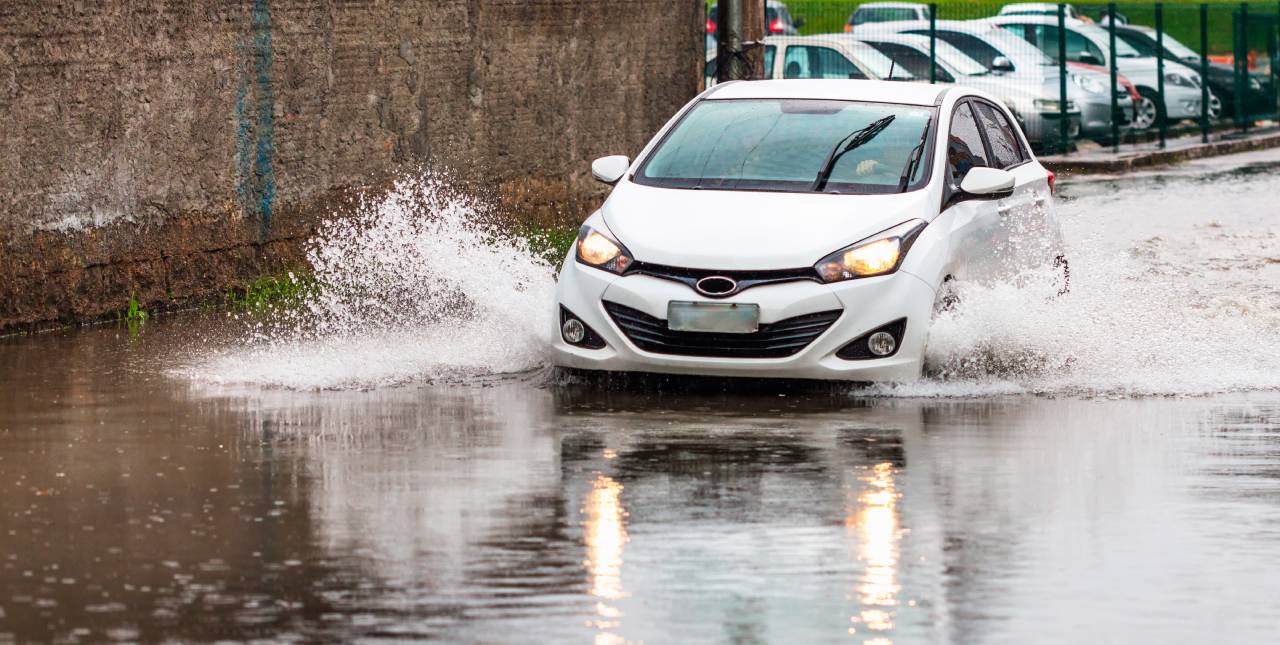 carro elétrico dá choque - ligar o carro depois da enchente