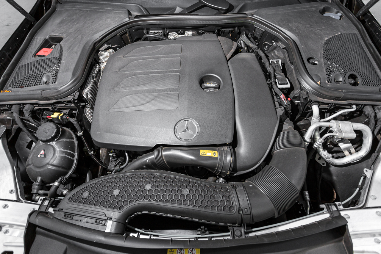 Mercedes-Benz E 300 Exclusive - motor 2.0 turbo