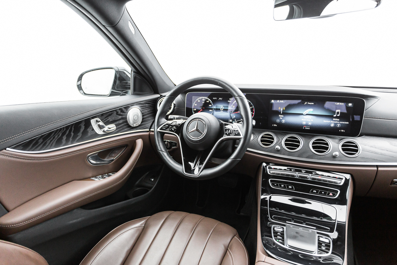 Mercedes-Benz E 300 Exclusive - interior