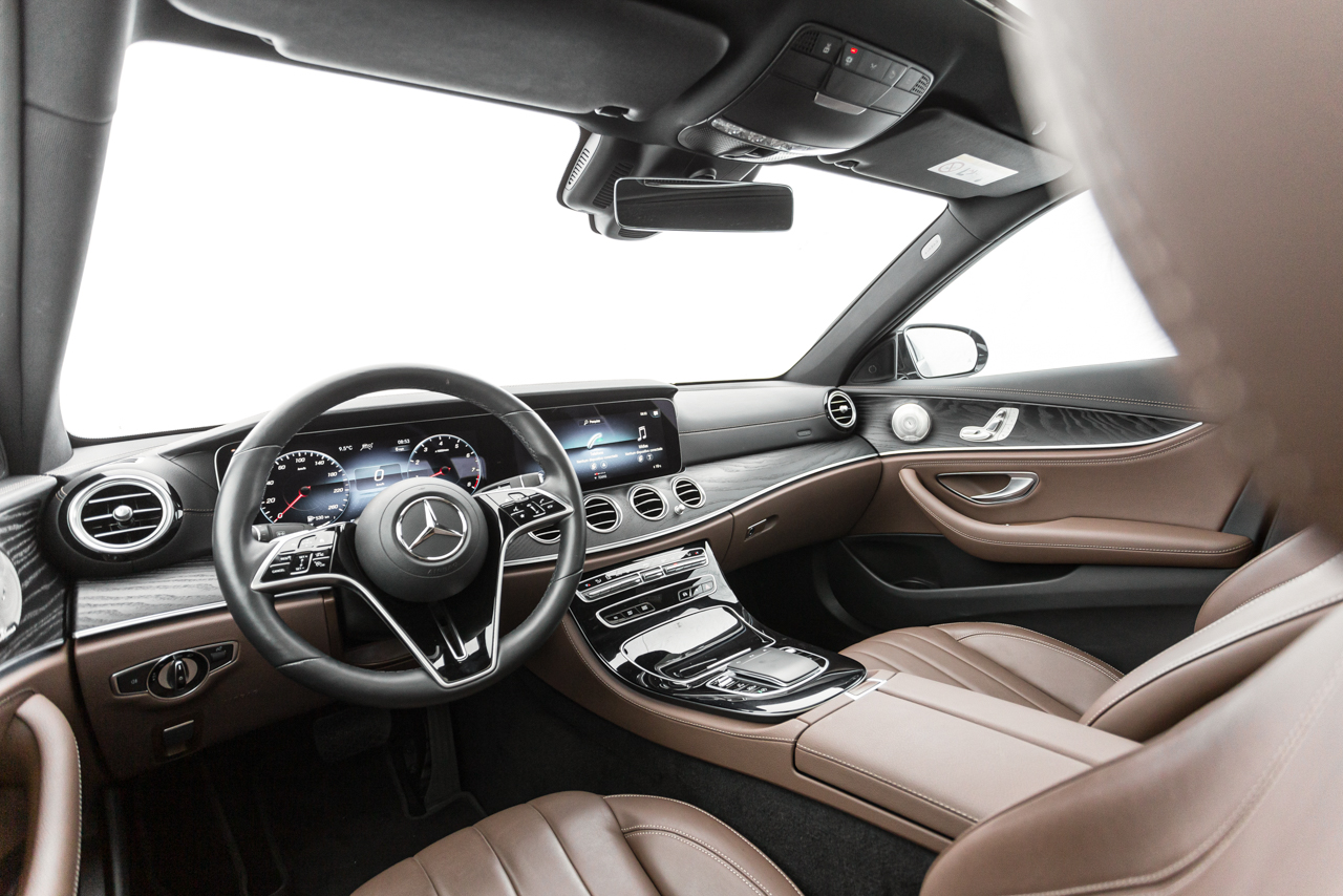 Mercedes-Benz E 300 Exclusive - interior