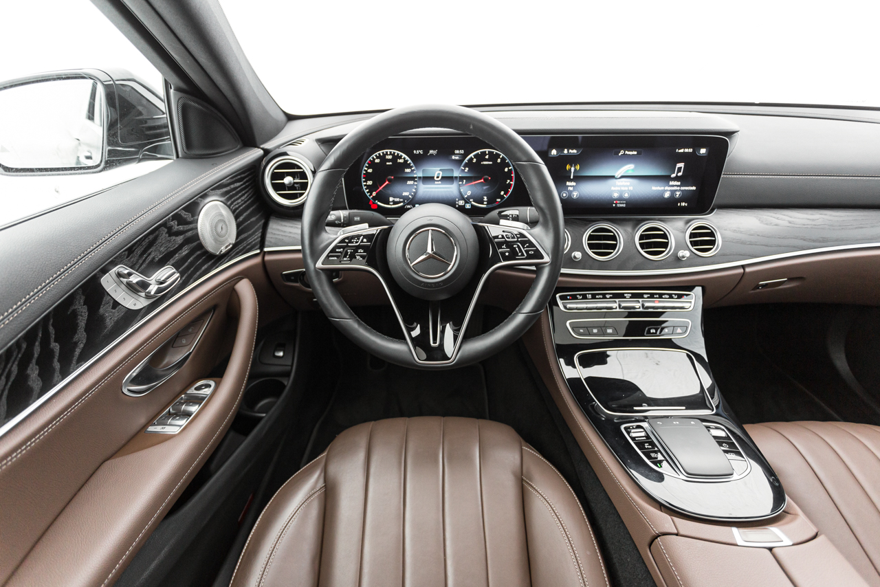 Mercedes-Benz E 300 Exclusive - posição do motorista
