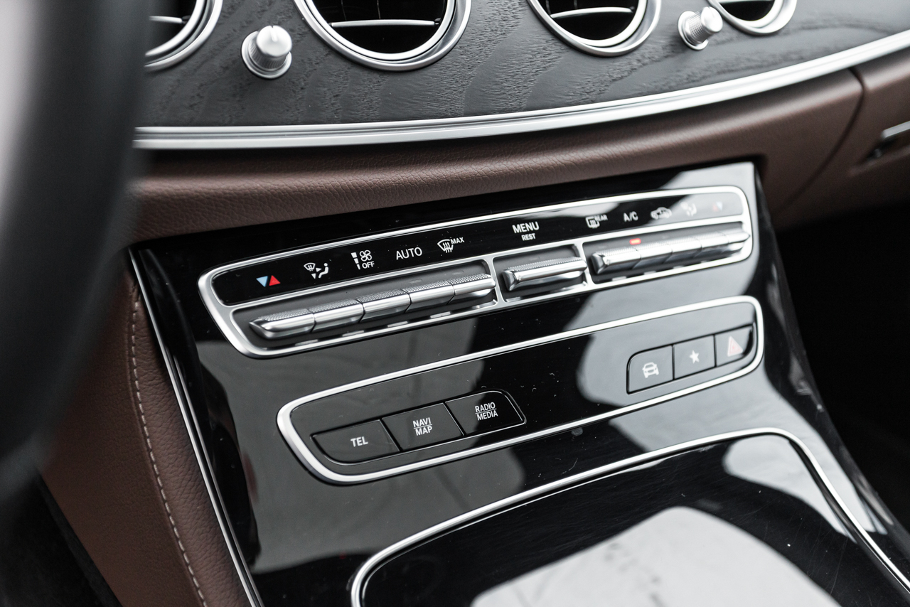Mercedes-Benz E 300 Exclusive - console central