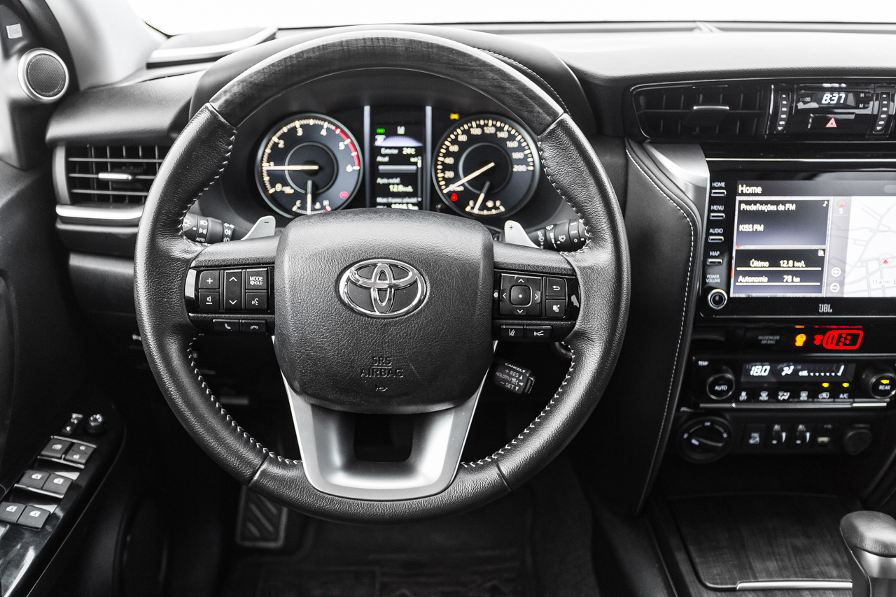 Toyota SW4 SRX diesel - volante multifuncional