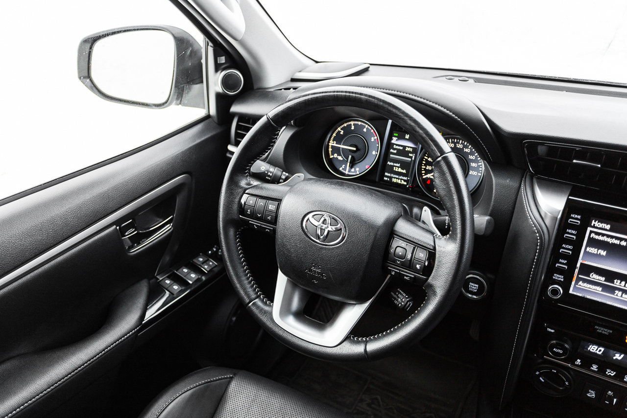 Toyota SW4 SRX diesel - volante