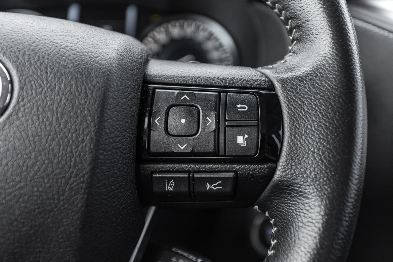 Toyota SW4 SRX diesel - comandos do volante