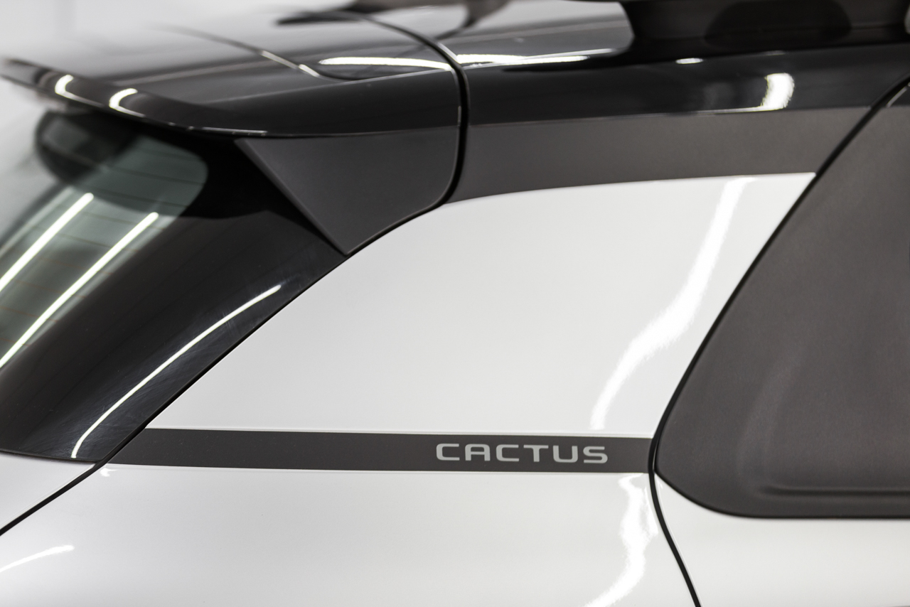 Citroën C4 Cactus Shine Pack THP - logo traseiro