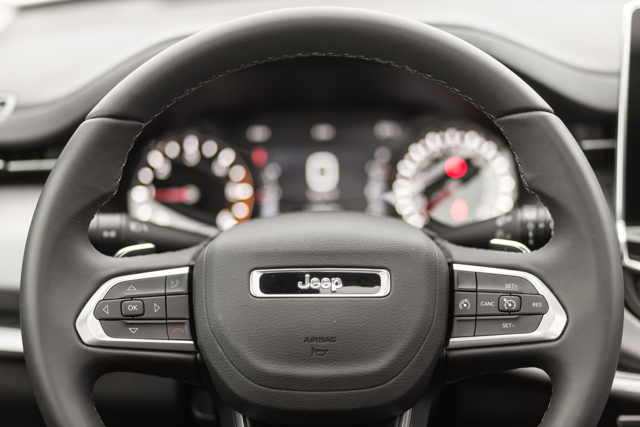 Jeep Compass Longitude Diesel - volante e painel de instrumentos