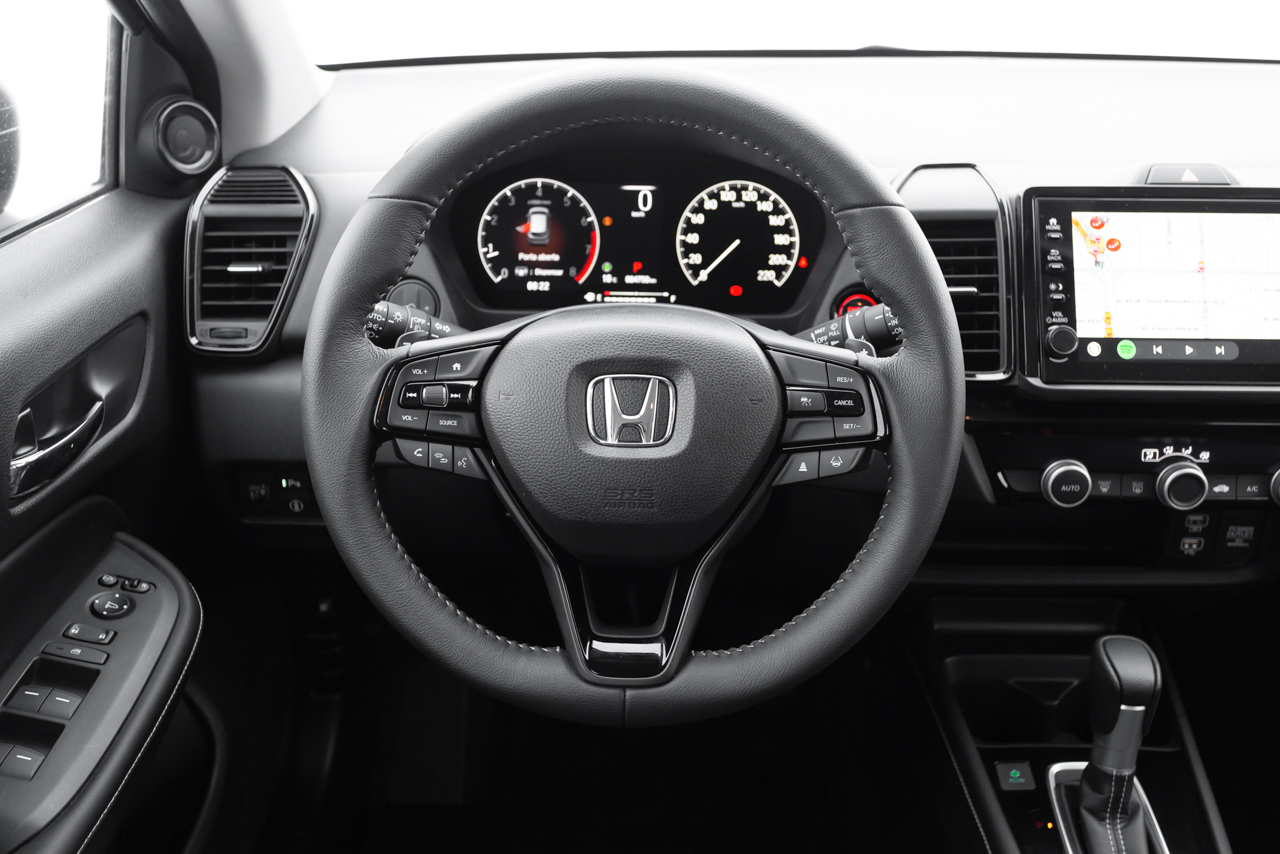 Honda City Hatchback Touring - volante multifuncional