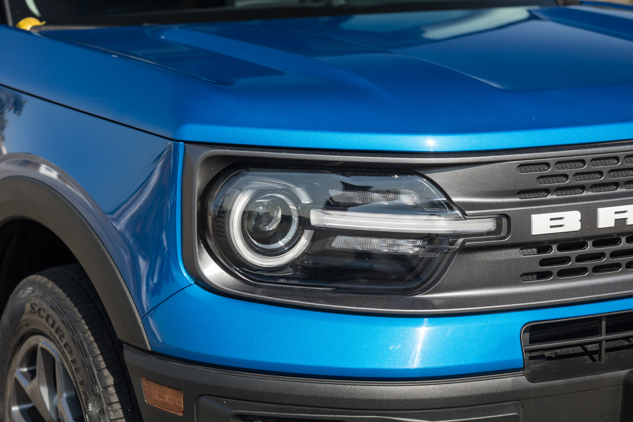 Farol full LED do Ford Bronco Sport azul