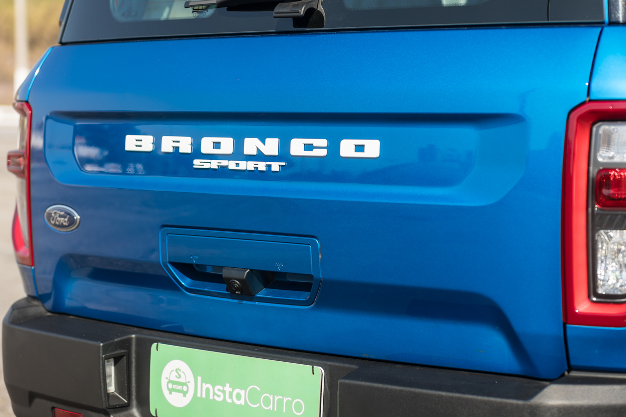 Traseira do Ford Bronco Sport azul