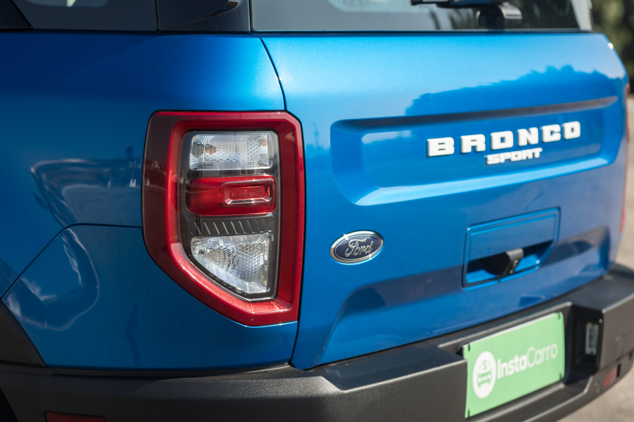 Lanterna traseira do Ford Bronco Sport azul