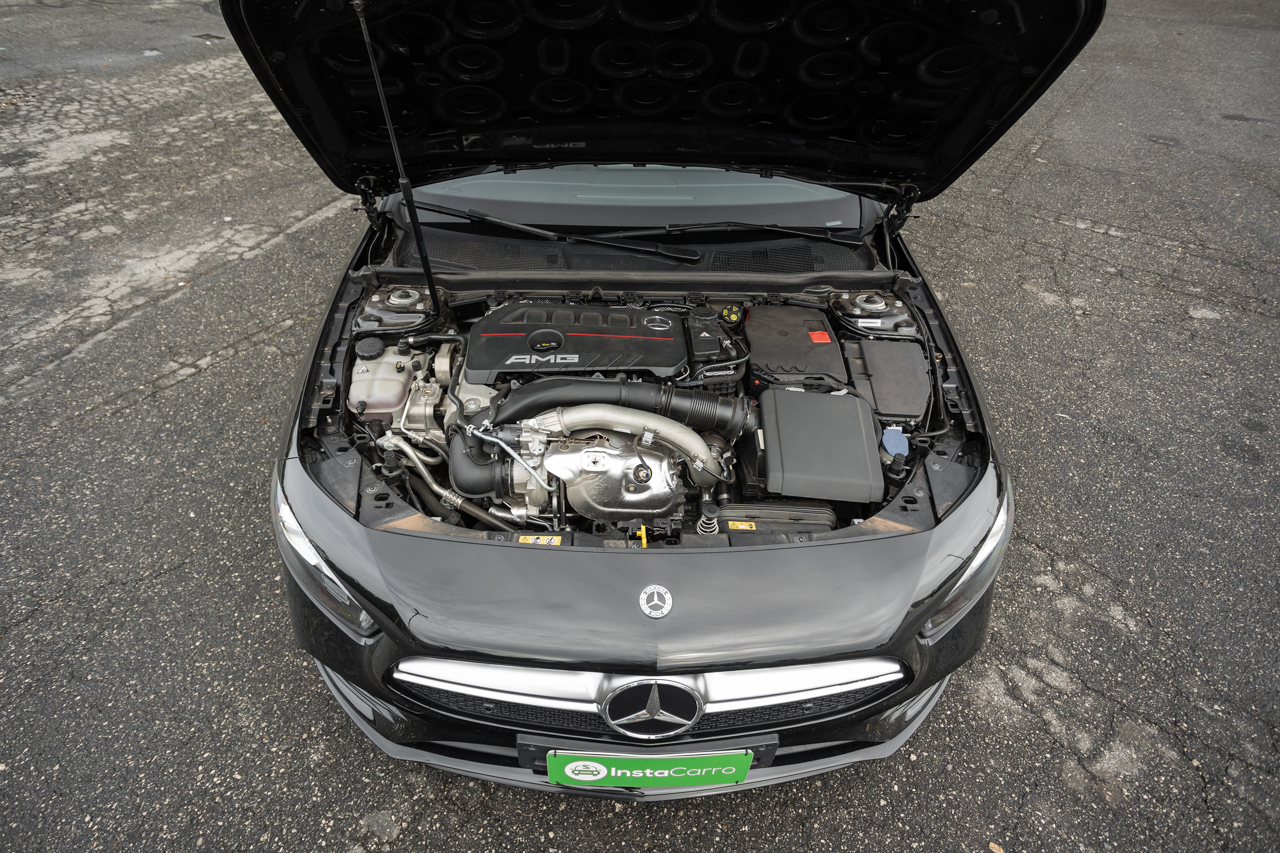 Motor 2.0 turbo de 306 cv do Mercedes-AMG A 35 Sedan 4 matic preto