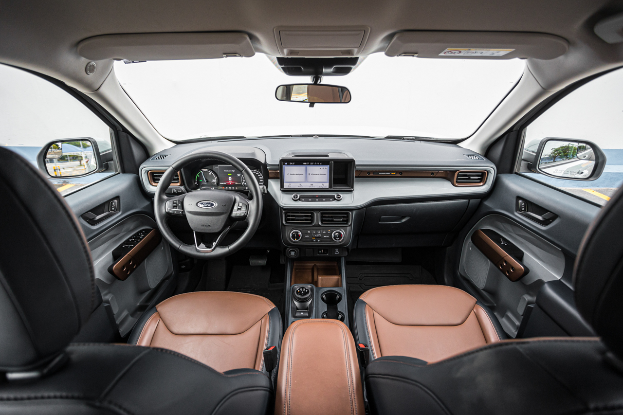 Interior da Ford Maverick Hybrid