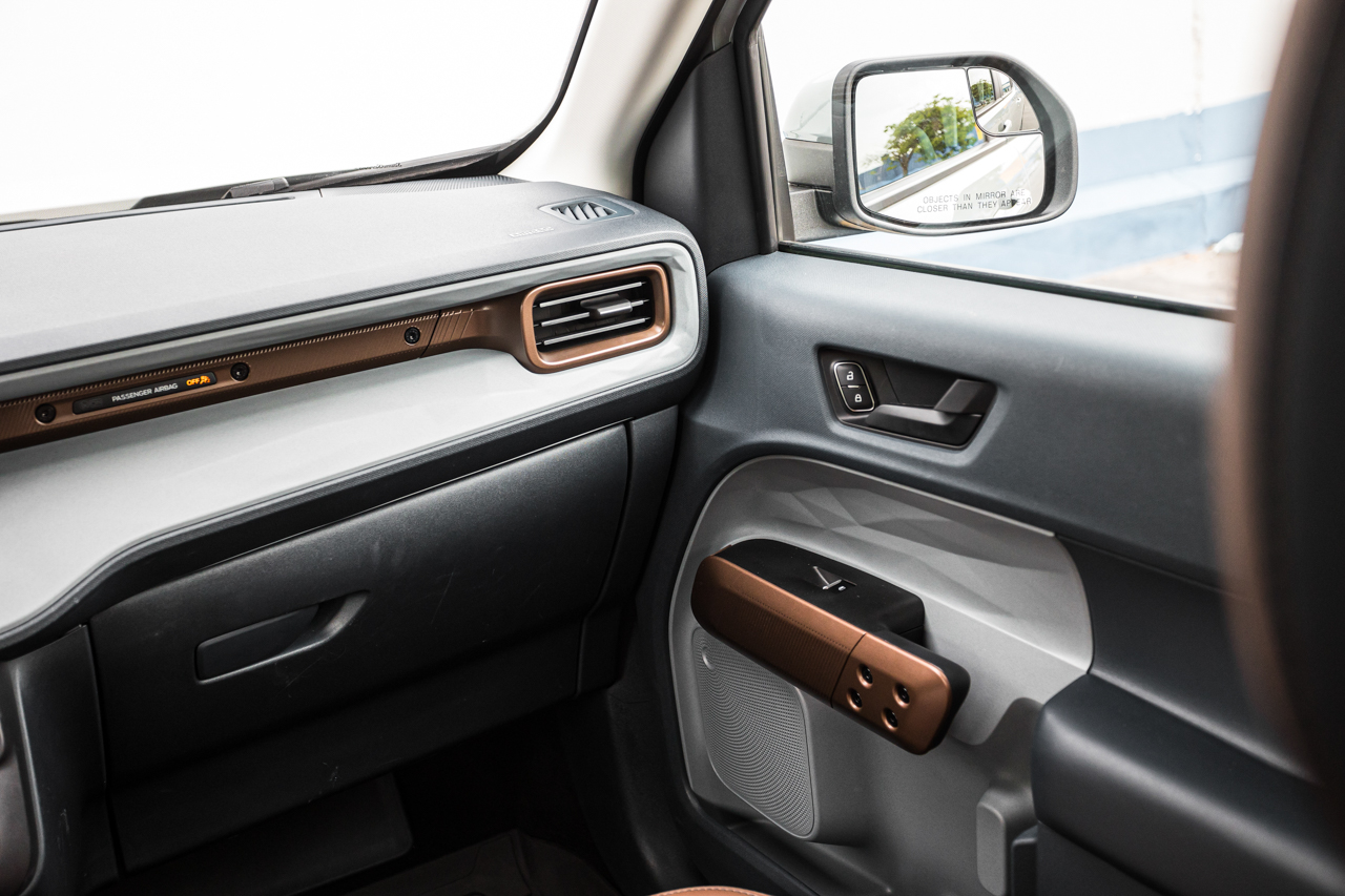 Acabamento de porta e painel da Ford Maverick Hybrid